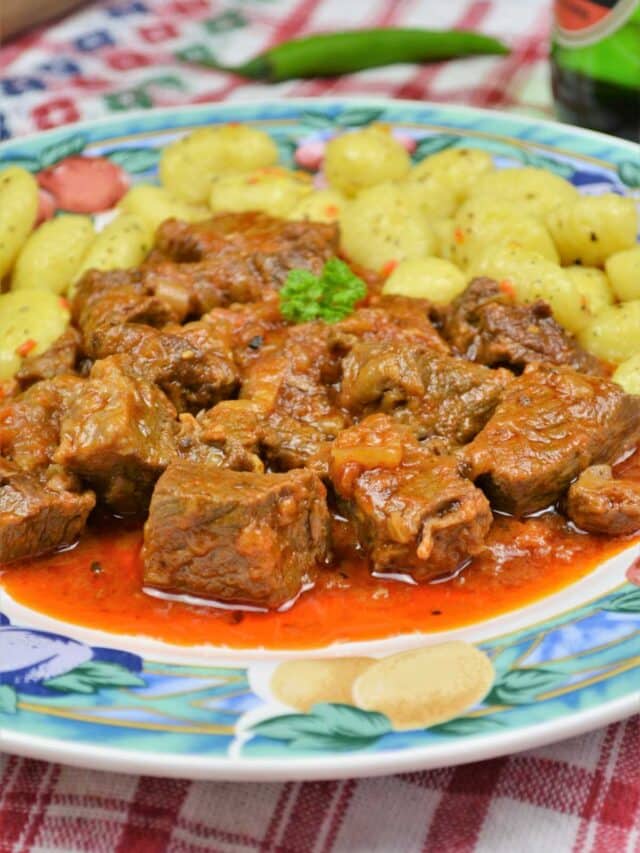cropped-Beef-Goulash-Served-on-Plate-With-Gnocchi-and-Chilli-and-Beer.jpg