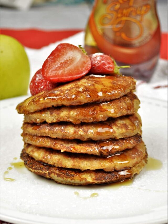 cropped-Easy-Cinnamon-Apple-Pancake-Recipe-Served-on-Plate-With-Maple-Syrup-and-Strawberry14-1.jpg
