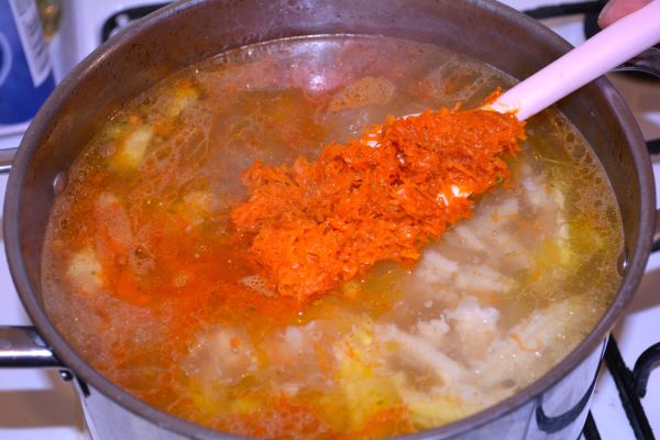 Tripe Soup Recipe-Adding Fried Carrots in the Soup