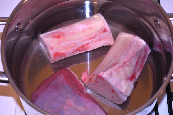Tripe Soup Recipe-Beef Meat and Bone in the Pot With Cold Water