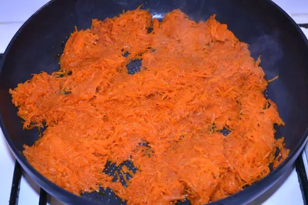 Tripe Soup Recipe-Fried Grated Carrots in the Pan