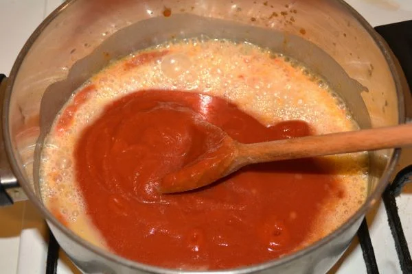 Hungarian Tomato Soup-Adding Tomato Passata to the Thickener in the Pot