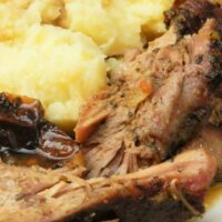 cropped-Oven-Roasted-Turkey-Thighs-Recipe-Served-on-Plate-With-Mashed-Potatoes15.jpg
