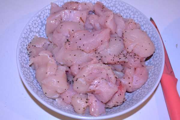 Chicken and Mushroom Alfredo-Seasoned Chicken Breast Cubes in the Bowl