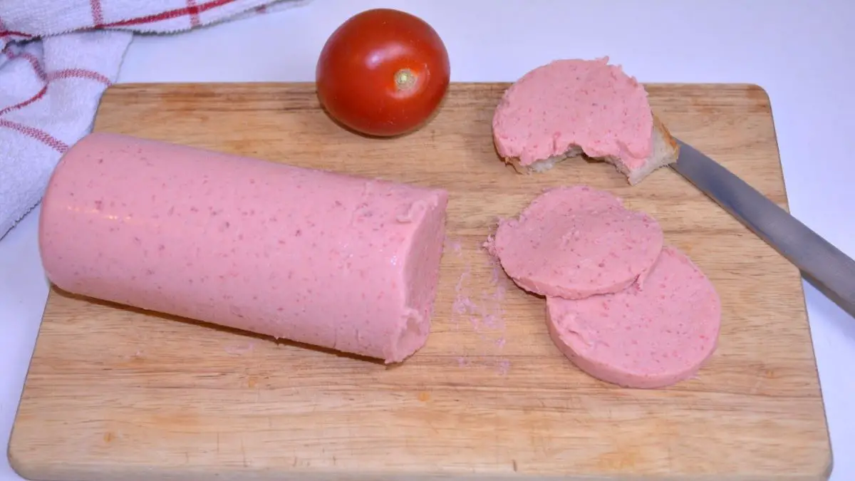 Chicken Salami Recipe-Salami Slices and Tomato on the Chopping Board
