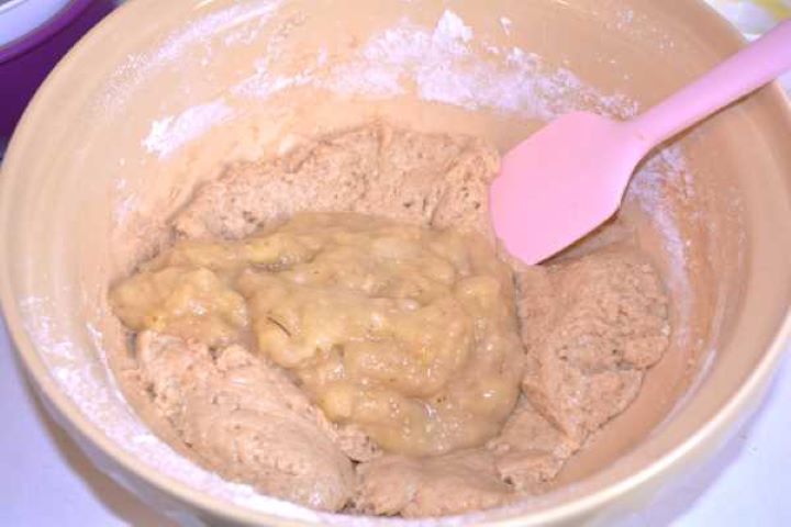 Mix Creamy and fluid sugar free banana bread batter mixed with banana puree.