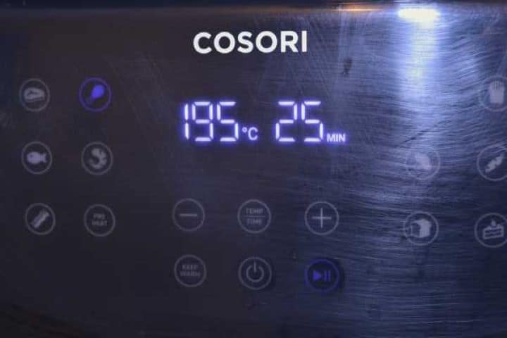Setting Cosori air fryer digital touch screen set to 195 C and 25 minutes for chicken drumsticks.