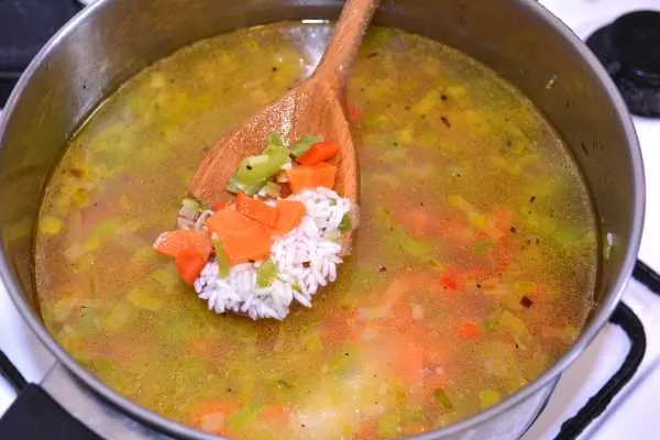 Vegetable Rice Pilaf Recipe-Boiling Vegetables and Rice in the Pot