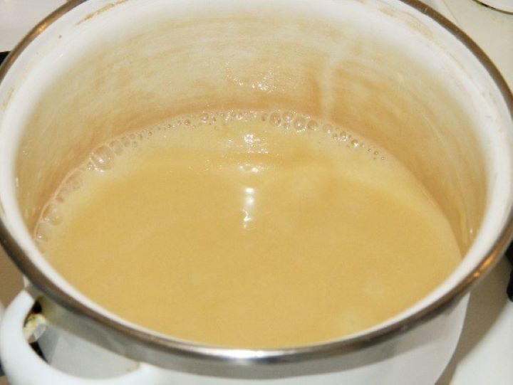 Boiling Roux in the Saucepan