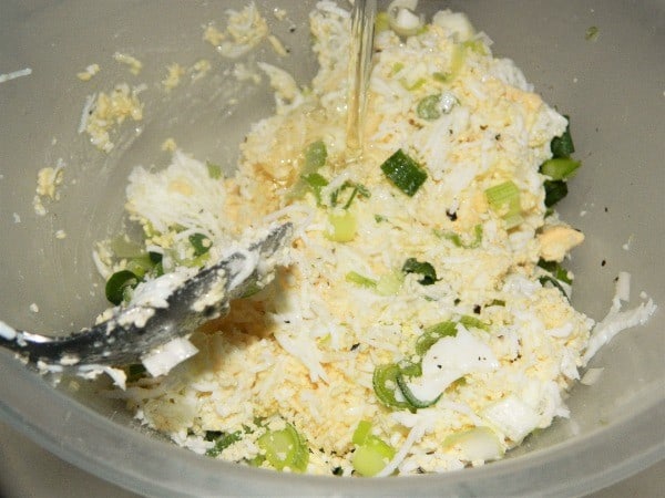 Seasoned Grated Eggs in the Bowl