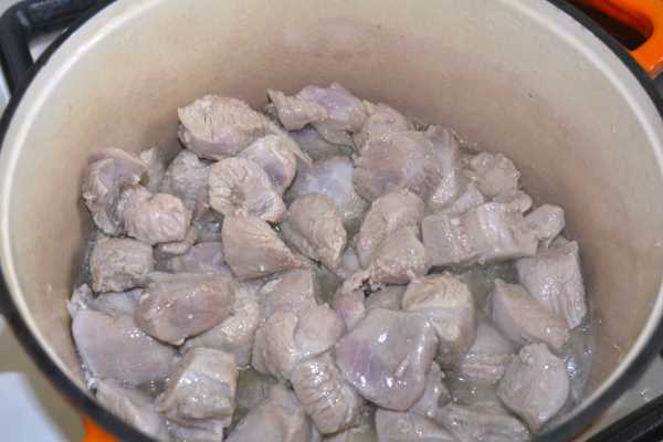 Turkey Spread-Frying Turkey Meat in the Pot