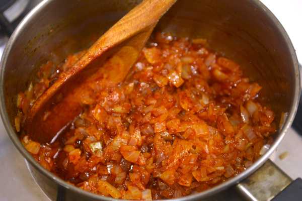 Caramelized Onion Mashed Potatoes-Seasoned Caramelized Onion in the Saucepan