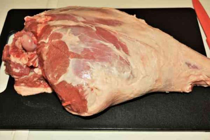 Slow Roasted Leg of Lamb Recipe-Lamb Leg Lamb Leg on the Chopping Board