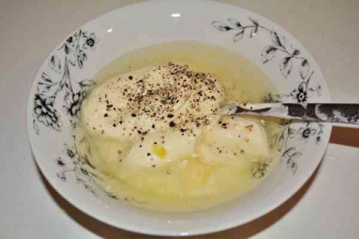 Chicken Breast With Pineapple-Mixing Mayonnaise, Ground Pepper and Pineapple Juice in the Bowl Whisking mayonnaise, Greek yogurt, reserved pineapple juice, and black pepper together in a small bowl.