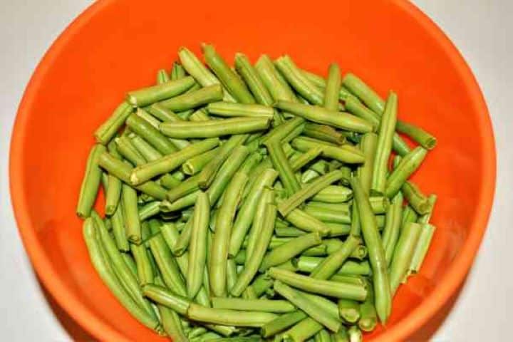 Green Beans Fresh green beans trimmed and snapped into bite-sized pieces in a bowl.