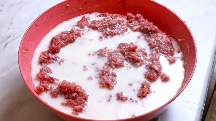 Pork Mince and Cornstarch Slury in the Bowl