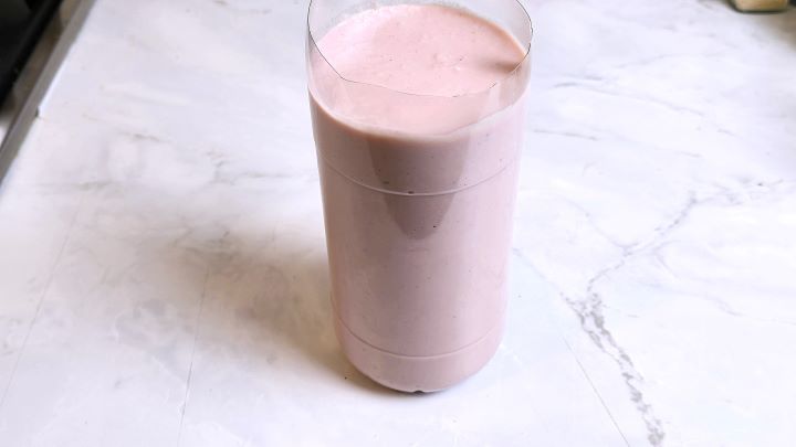 Bologna Paste in the Plastic Cylinder Shape