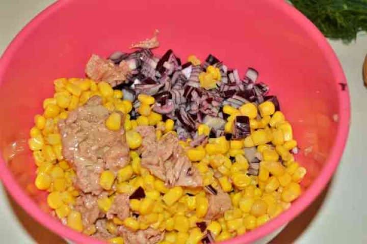 Onion, Tuna Chunks and Sweet Corn Adding drained canned sweetcorn kernels to the mixing bowl with tuna chunks and diced red onion.
